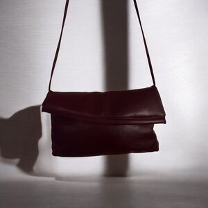 Chic Burgundy Leather Crossbody Bag (Four Seasons)